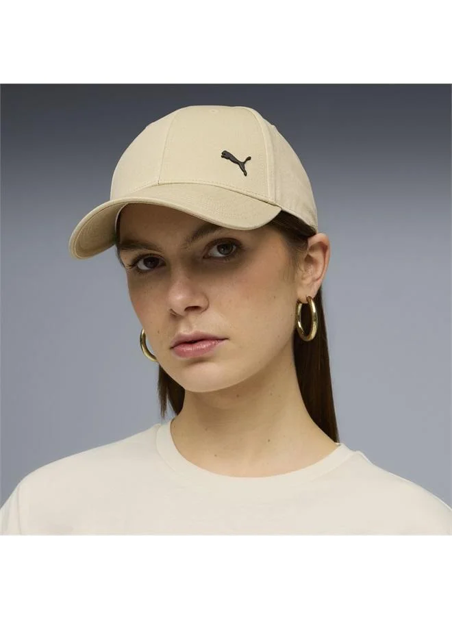 بوما قبعة بيسبول Essentials Elevated مزينة بشعار PUMA Cat معدني