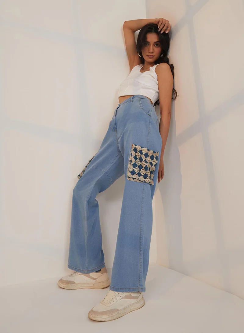 Campus Sutra Pinacolada Women's Light Blue Contrast Patch Denim Jeans For Casual Wear | Mid-Rise | Light-Wash | Button Closure | Denim Jeans Designed With Comfortable Fit For Woman & Girls