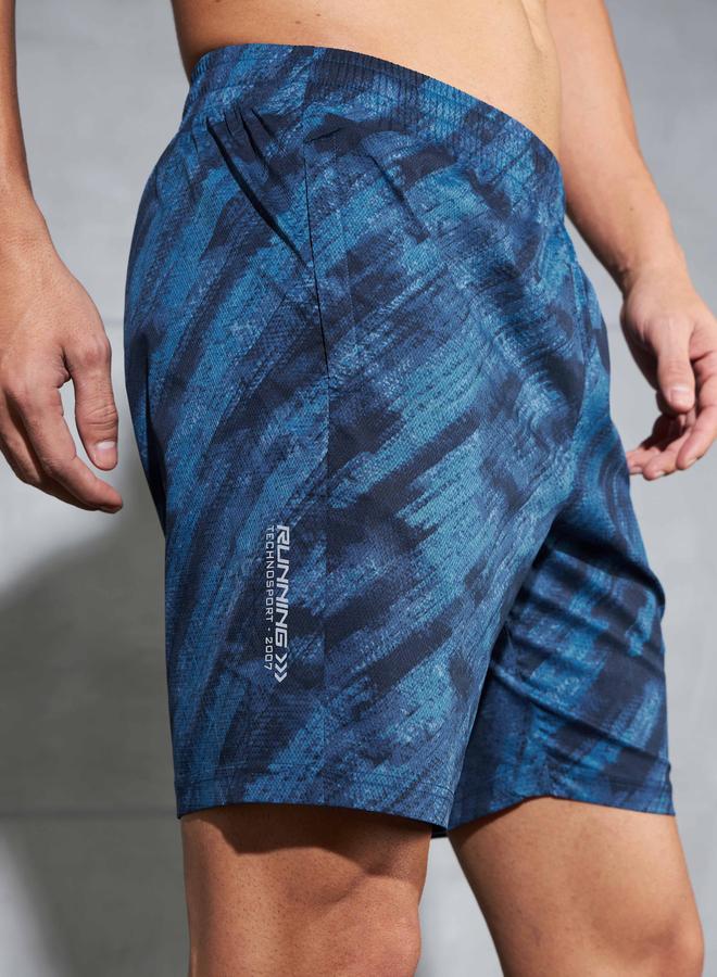 تكنوسبورت شورت رجالي مطبوع بتقنية تكنوسبورت بفتحتين مطاطيتين بقصة عادية - Image 4