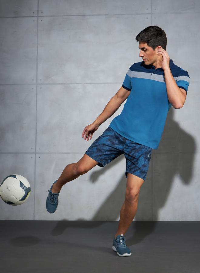 تكنوسبورت شورت رجالي مطبوع بتقنية تكنوسبورت بفتحتين مطاطيتين بقصة عادية - Image 1