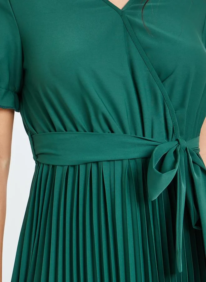 Styli  Green Pleated A-Line Maxi Dress with Tie Up Belt for Women | Best Price UAE