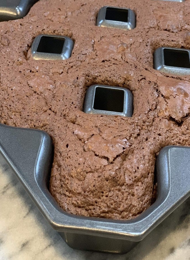 Bakelicious Crispy Corner Non-Stick Brownie Pan, Makes 12 All Edges Brownies - Image 5
