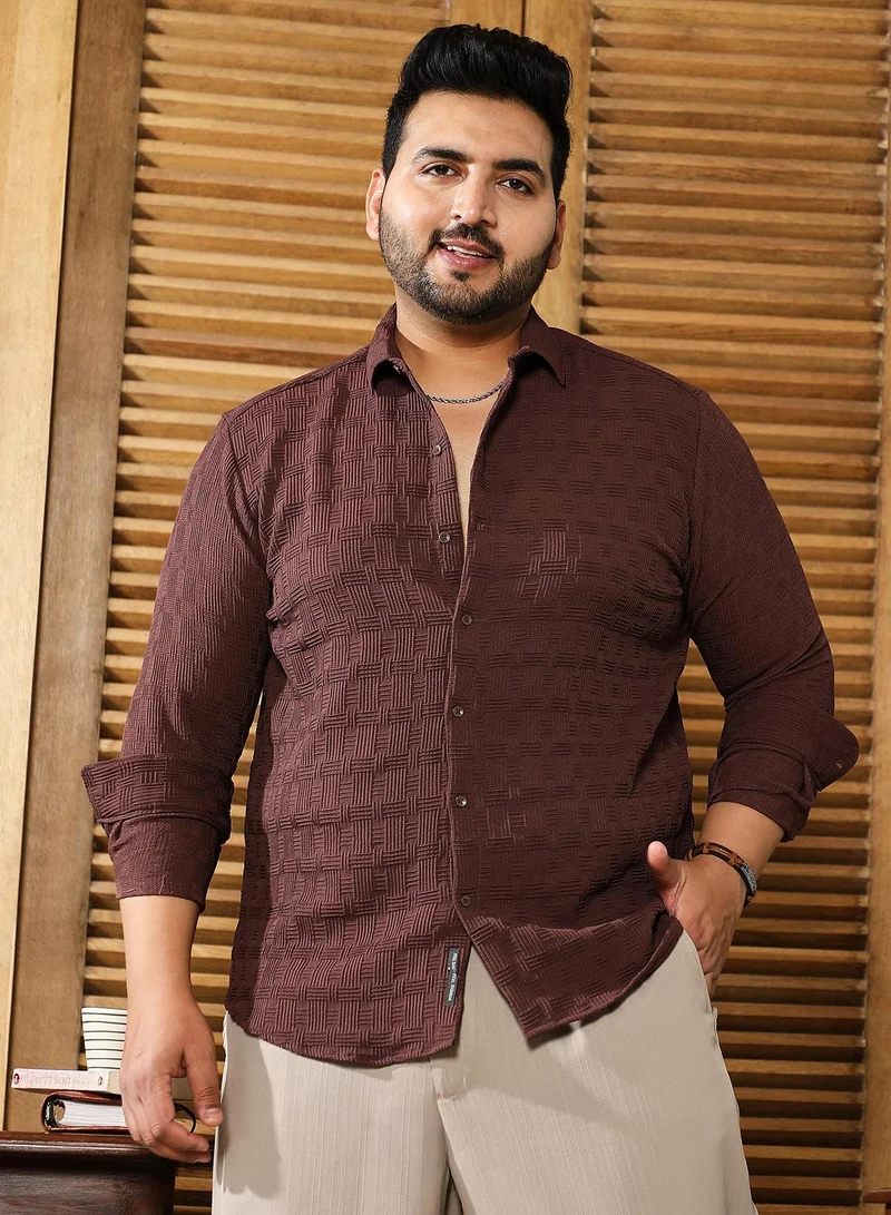 انستافاب بلس قميص رجالي بني شوكولاتة مقاس كبير بياقة ممتدة وأكمام طويلة بأزرار