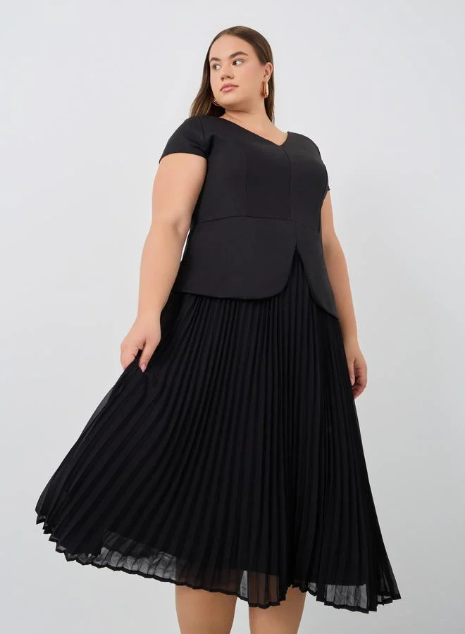 Styli Styli Plus Size Short Sleeves Pleated A-Line Midi Dress