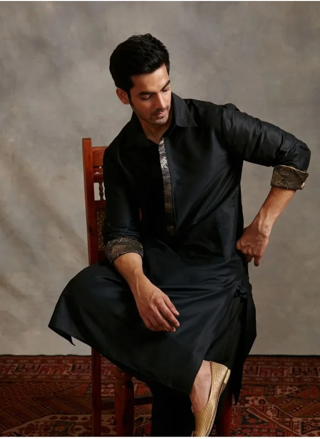 أبهشتي Banarasi collared kurta with zari placket-metallic black