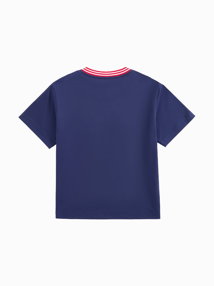 بالابالا تيشيرت بأكمام قصيرة وياقة V متباينة اللون مع طبعة أمامية للأولاد - Image 2