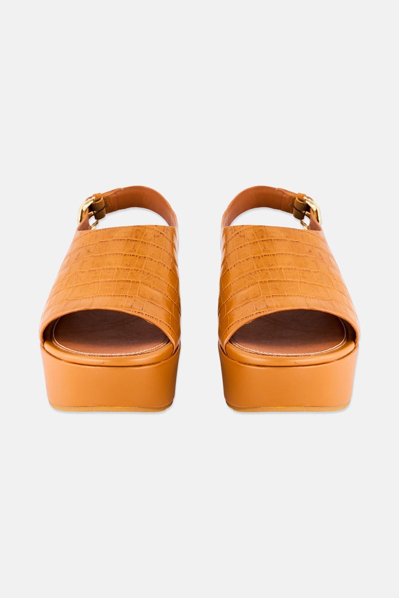 FitFlop صنادل نسائية بإغلاق بكلة قابلة للتعديل بتصميم جلد التمساح، بني - Image 2