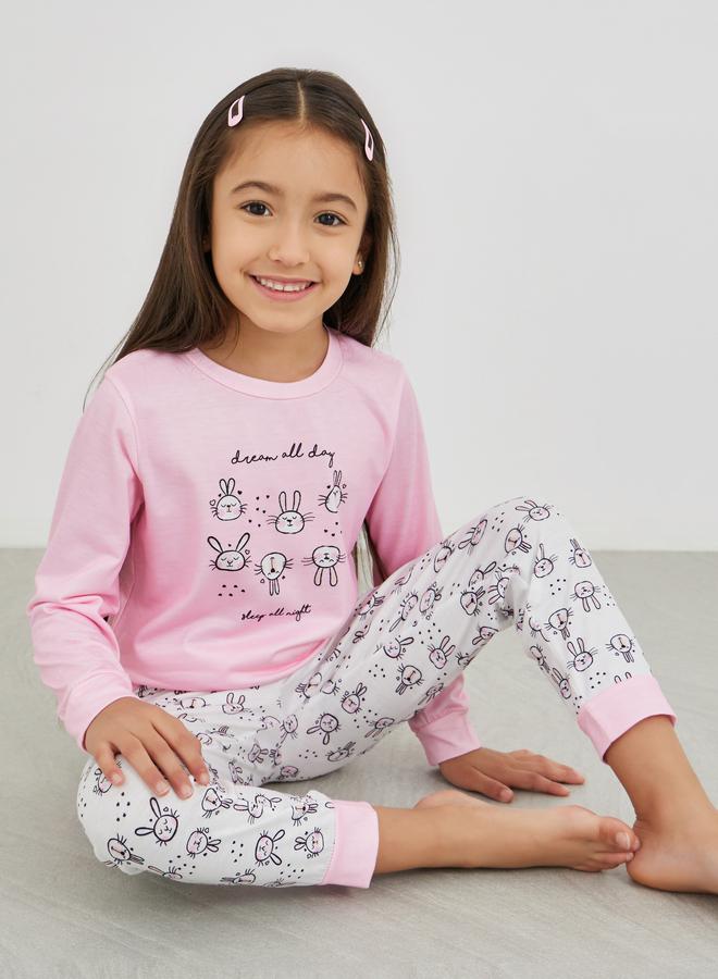 ستايلي طقم بيجامة وتيشيرت بأكمام طويلة وطبعة جرافيك - Image 1