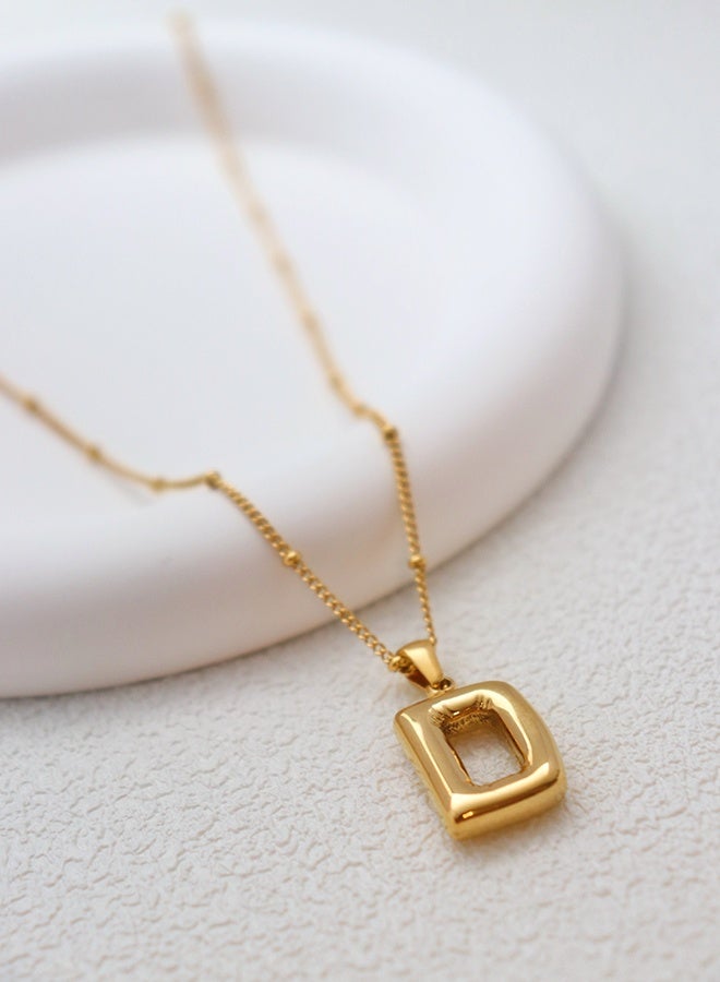 قطعة واحدة من سلسلة الحروف الشخصية المطلية بالذهب الفاخرة للنساء | حرف مخصص من التيتانيوم الصلب على سلسلة طوق طولها 16 بوصة | هدية عقد العنق الأنيقة التي لا تسبب الحساسية (عيد الميلاد، ذكرى، رمضان، عيد الفطر) - زوجة، صديقة، ابنة (د) - Image 1