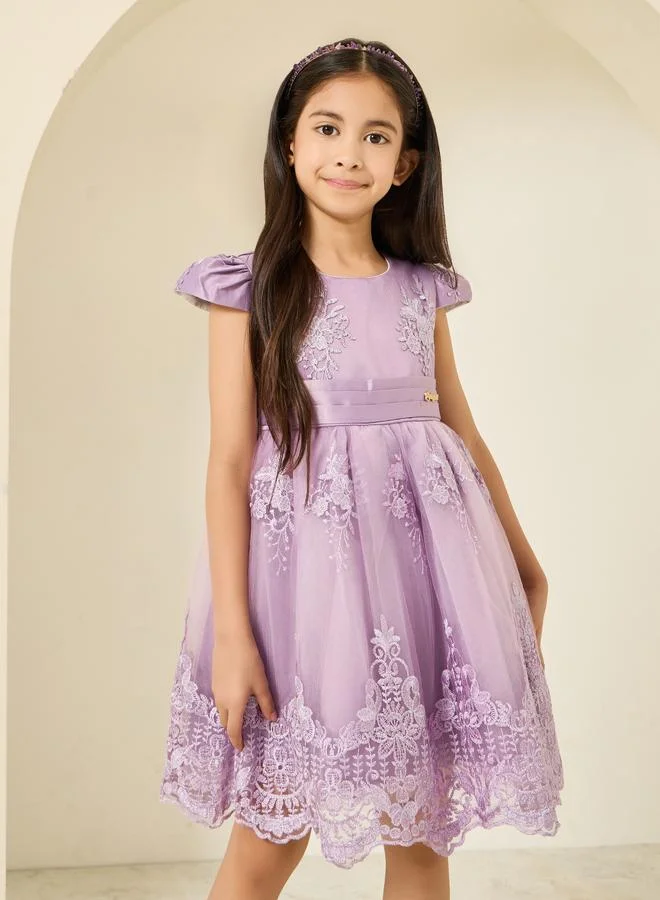 ستايلي فستان مطرز من الشبك