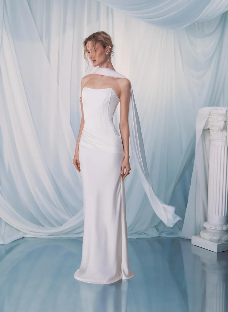 ليتشي فستان ماكسي من الساتان مع صدّار كورسيه