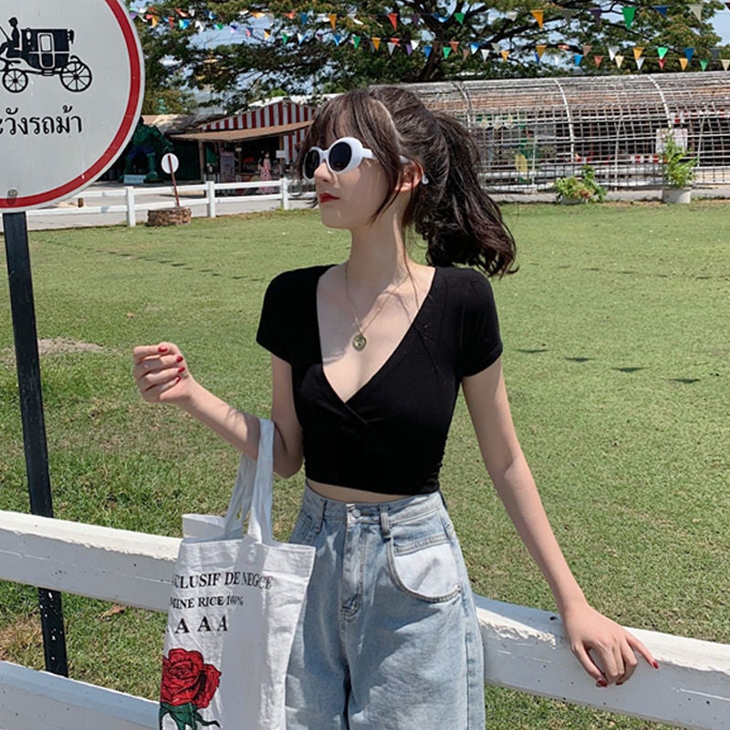 American Retro Style Floral Cross V-Neck Slim Short Navel-Baring Short-Sleeved T-Shirt Women's Top 2025 Summer New Trend - Image 1