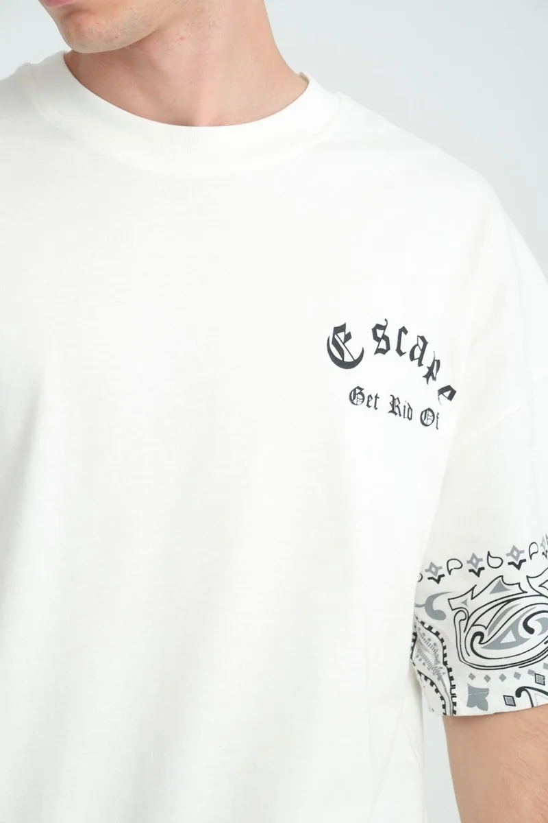 Four Man Oversize Bandana Patterned T-Shirt - Combination of Elegance and Comfort