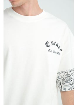 Four Man Oversize Bandana Patterned T-Shirt - Combination of Elegance and Comfort  - Image 3