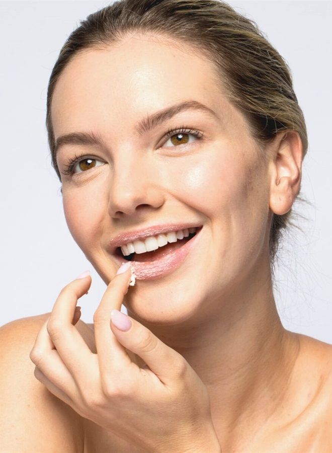 iS CLINICAL Lip Polish, Gentle Lip Scrub; Lip Exfoliator  - Image 3