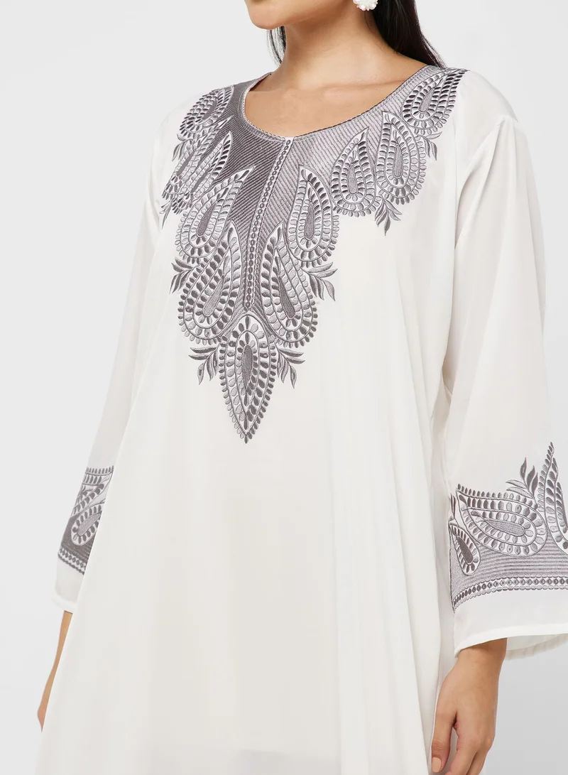 Khizana Embroidered Detail Jalabiya