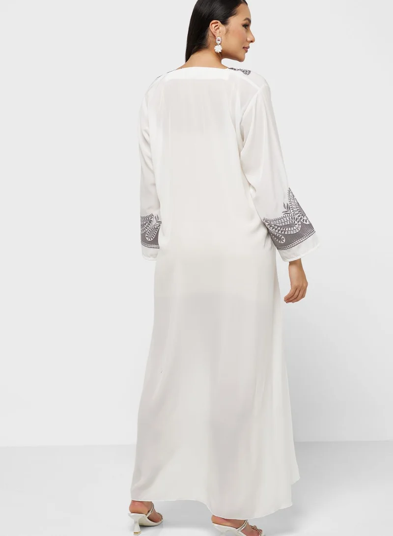 Khizana Embroidered Detail Jalabiya