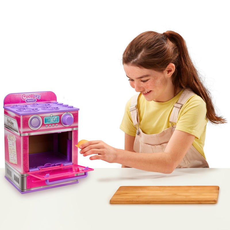 Cookeez Makery Cinnamon Treatz Oven  Interactive Bake  Reveal Oven Playset with Mystery Scented Plush Cinnamon Pooch Fondant Feline or Strawberry Swirl Mixing Tools Dough  Accessories 5 - Image 3
