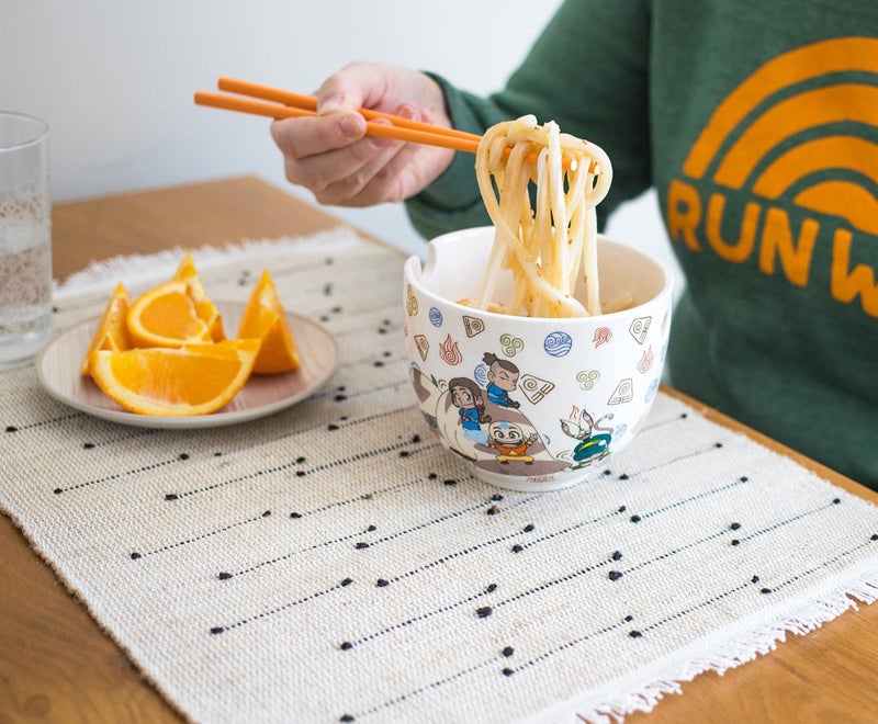 Surreal Entertainment مجموعة أدوات تناول الطعام الخزفية اليابانية من أفاتار: أسطورة أنغ | تشمل وعاء رامين سعة 18 أونصة وعيدان تناول الطعام الخزفية | مجموعة أطباق الطعام الآسيوية للمطبخ المنزلي - Image 5