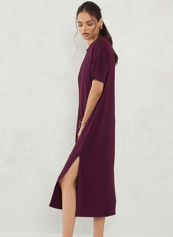 Femmella Femmella Burgundy Solid Knit Shift Midi Dress with Slit Detail