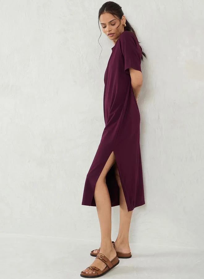 Femmella Femmella Burgundy Solid Knit Shift Midi Dress with Slit Detail