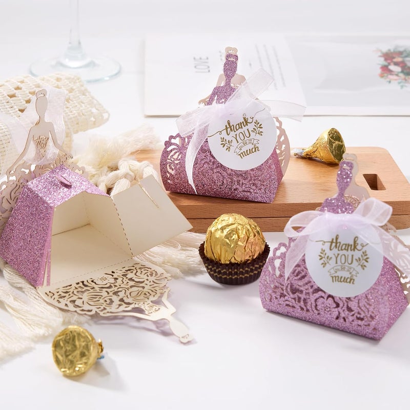 AdasBridal 50 قطعة من صناديق الهدايا الصغيرة اللامعة باللون الأرجواني، صندوق حلوى مقطوع بالليزر لحفلات الهدايا، نقش أميرة، مع شريط وبطاقات شكر، صندوق ورقي صغير للهدايا، حفلة استقبال المولود، حفلة الزفاف، حفلة الكوينس - Image 4