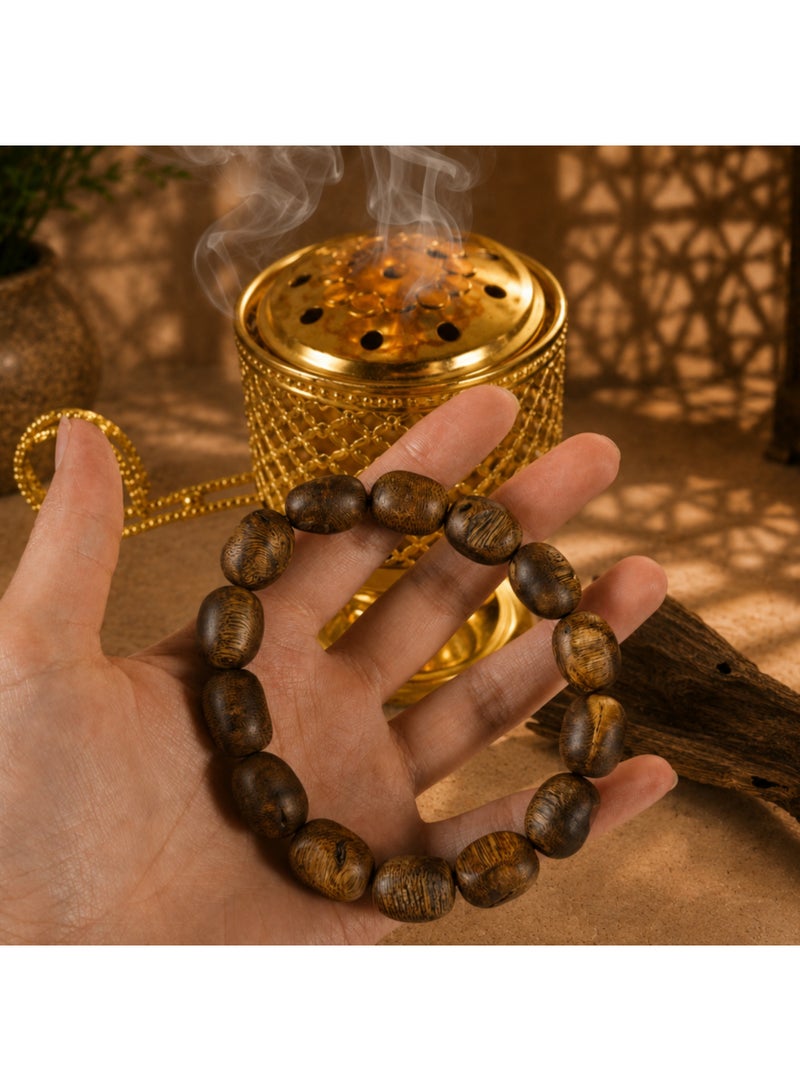 خرز الهدوء سوار مسبحة عود طبيعي فاخر للرجال، خشب عود زيتي بنقوش وعلامات طبيعية، مسبحة يدوية فاخرة، هدية أنيقة لرمضان والعيد وعيد الميلاد وللأب - Image 3