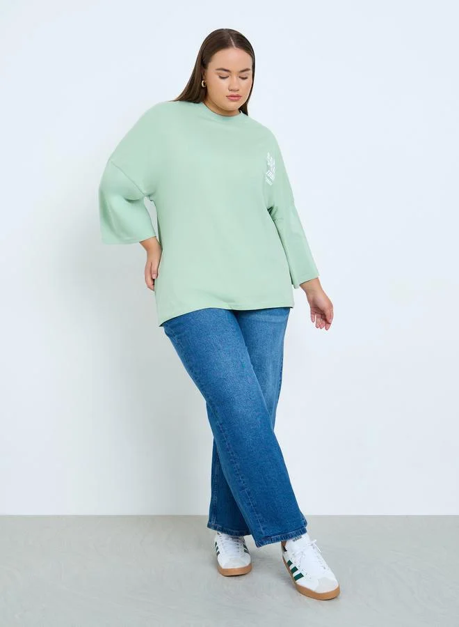 ستايلي تيشيرت واسع بمقاس كبير وطبعة جرافيك