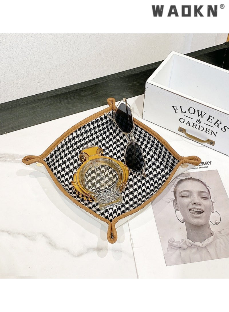 WAOKN Can be used as a storage box for watches and keys at the entrance and living room. Very suitable for organizing miscellaneous items. Fashionable and durable, adding elegance while keeping daily essentials tidy and easy to use. - Image 3