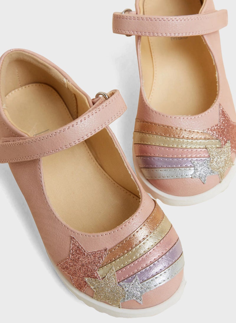 Marks & Spencer أحذية ماري جين للأطفال بتصميم قوس قزح مع شريط لاصق (4 S) - Image 2