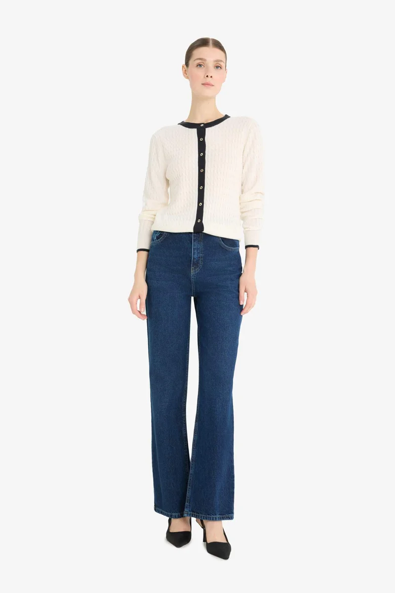 ديفاكتو Fitted Crew Neck Buttoned Basic Knit Cardigan