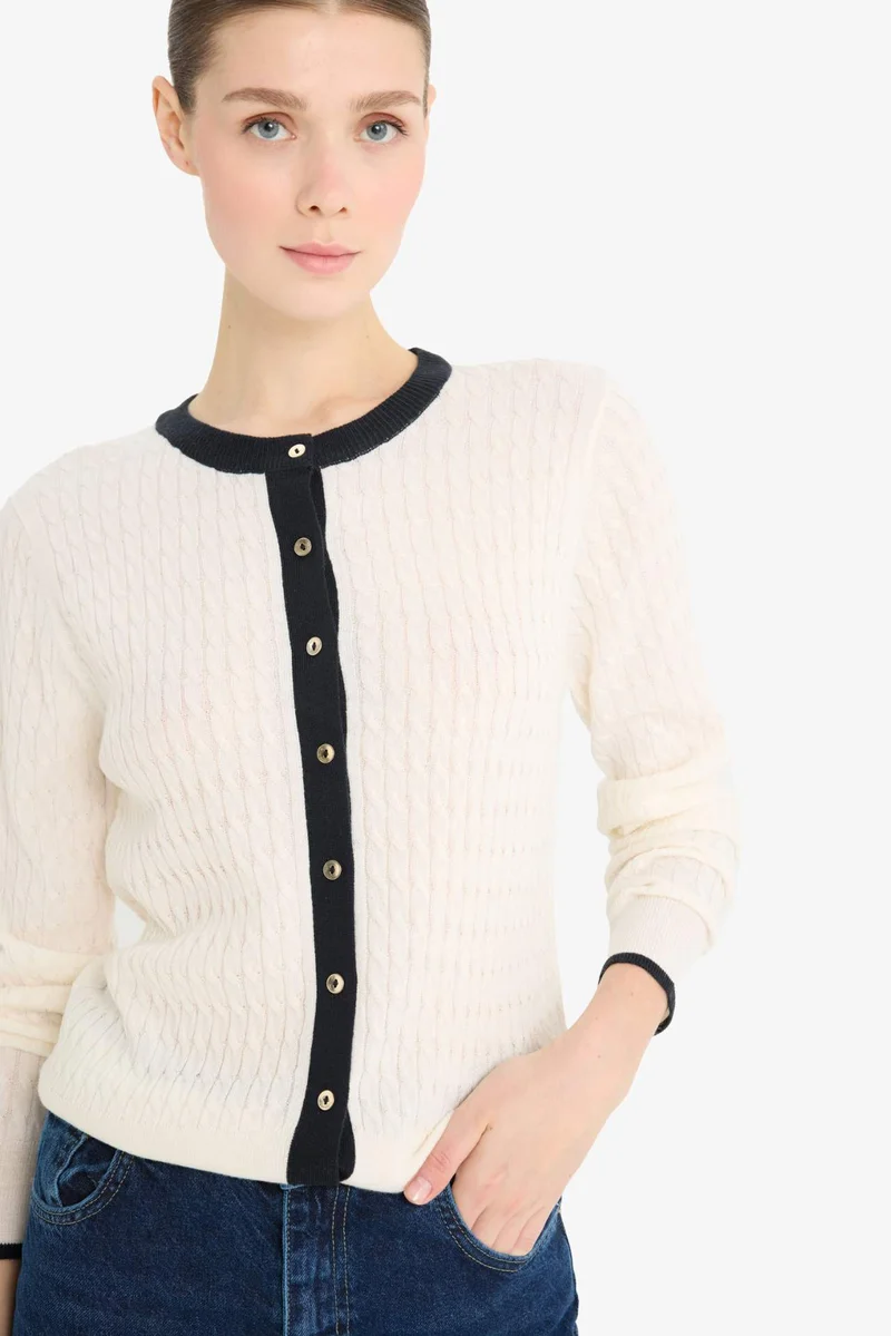 ديفاكتو Fitted Crew Neck Buttoned Basic Knit Cardigan