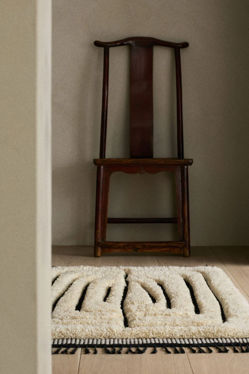 H&M Fringed wool-blend rug
