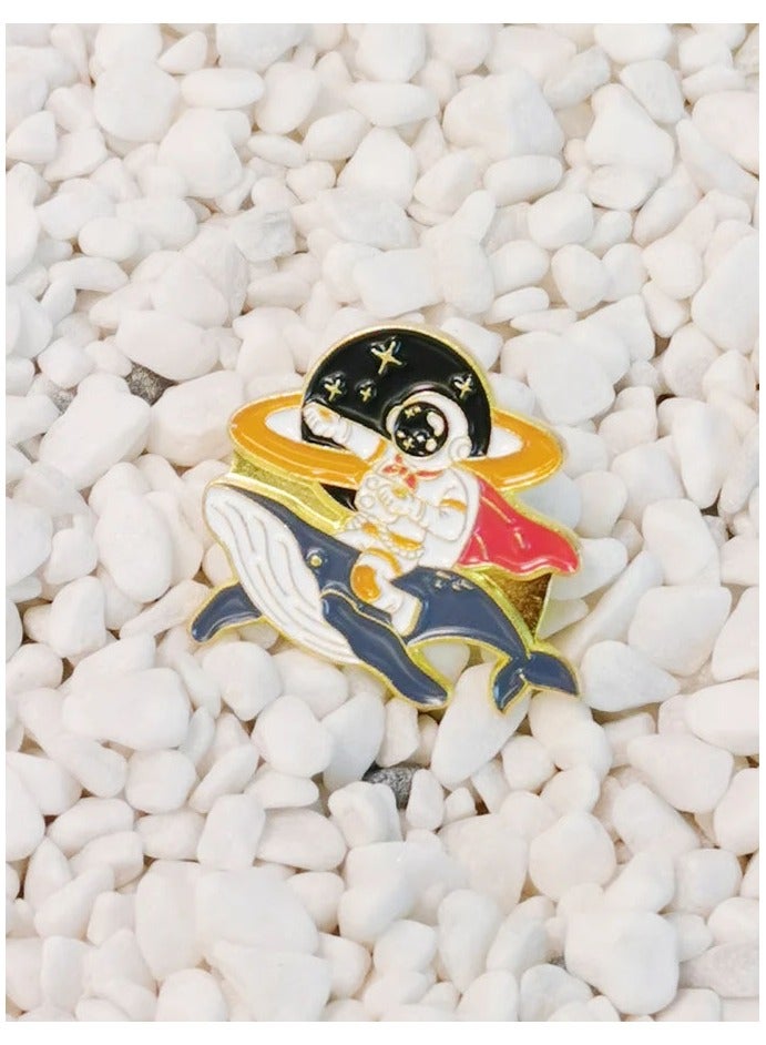 Distinctive and elegant unisex metal pin brooch with cartoon astronaut design suitable for bags and clothes - Image 4