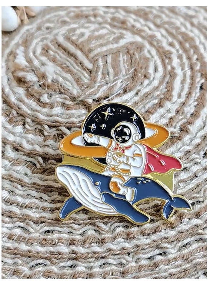 Distinctive and elegant unisex metal pin brooch with cartoon astronaut design suitable for bags and clothes - Image 2