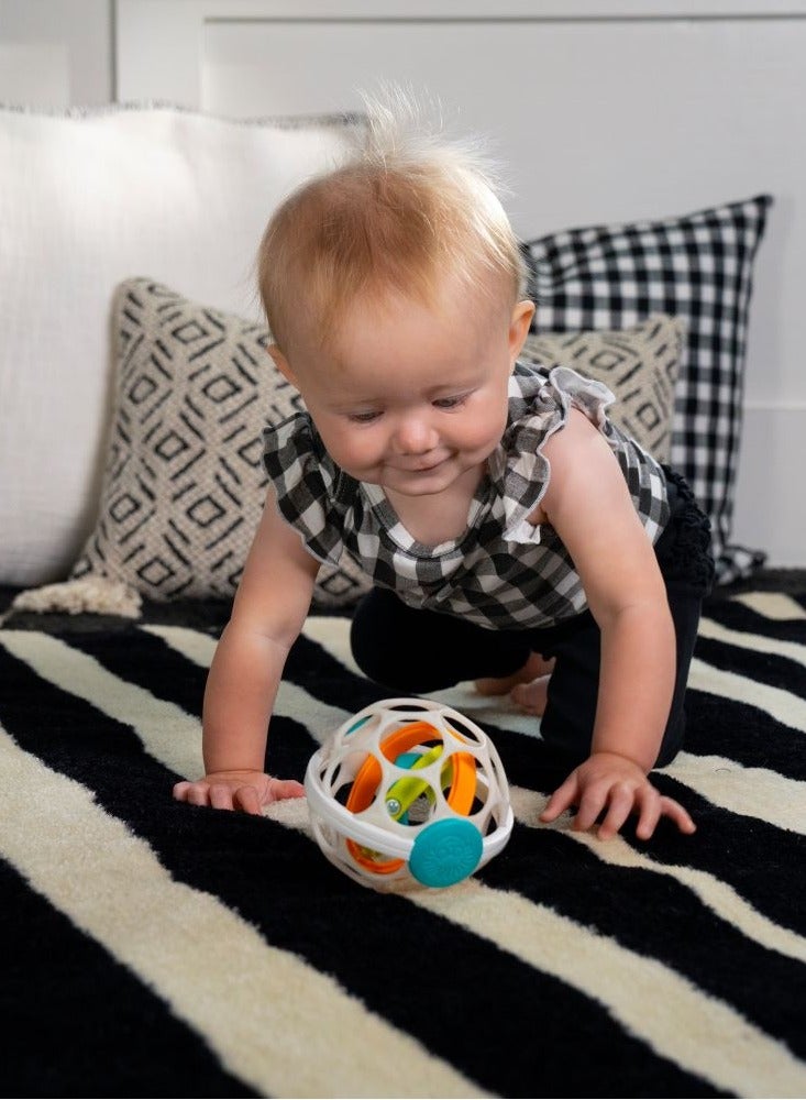 Baby Einstein لعبة رattle Oball سهلة الإمساك والدوران، خالية من BPA، 0+ أشهر - Image 4