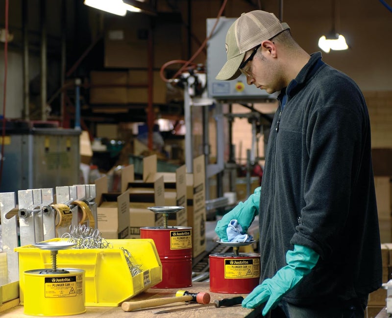 Justrite Plunger Can, 1/2 Gallon Capacity, Galvanized Steel Construction - Image 2