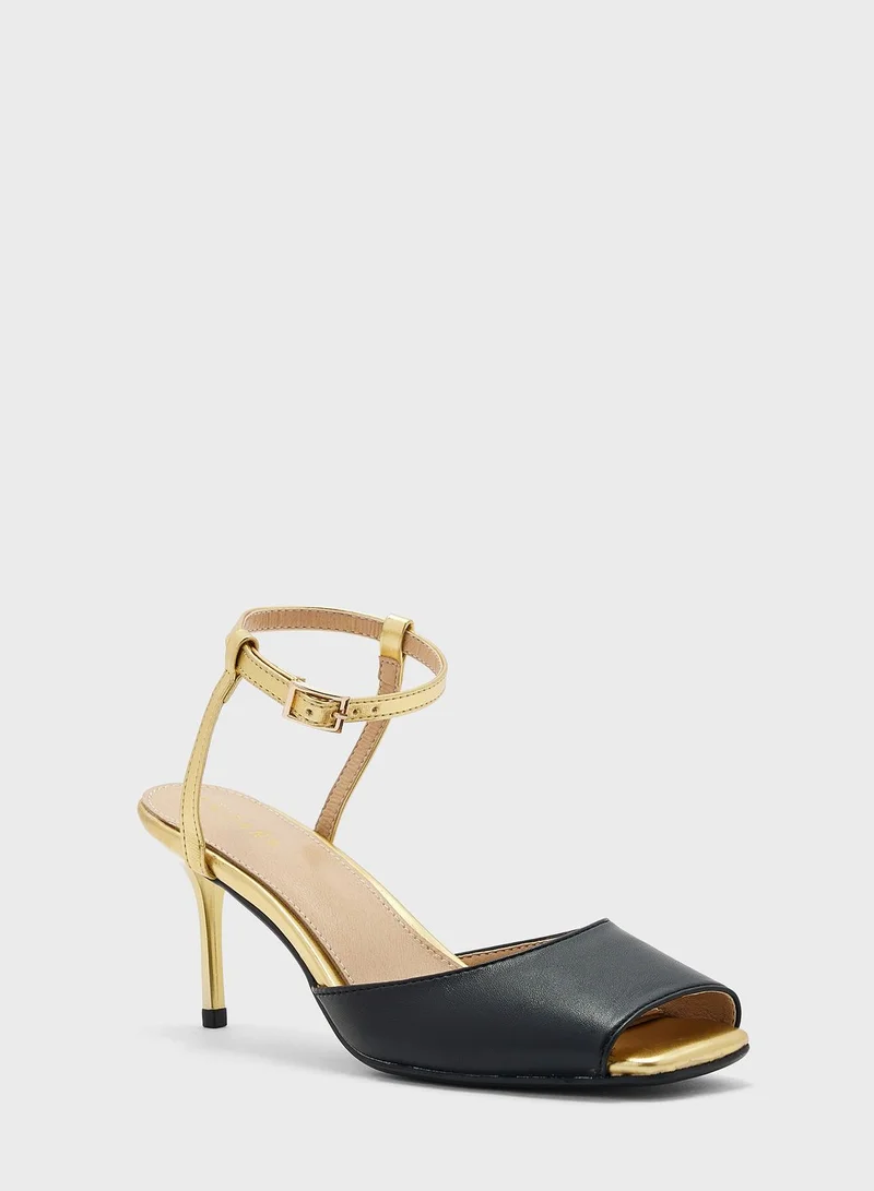 خزانة Peeptoe Ankle Strap Pump
