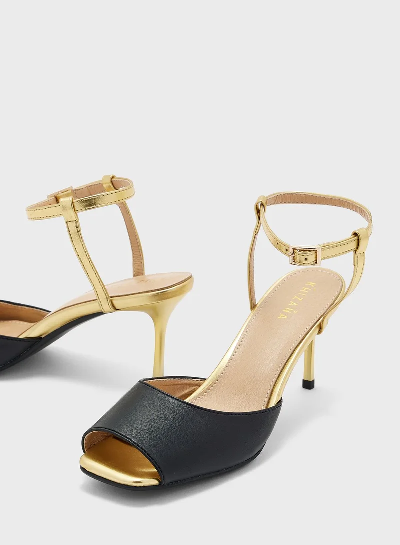 خزانة Peeptoe Ankle Strap Pump