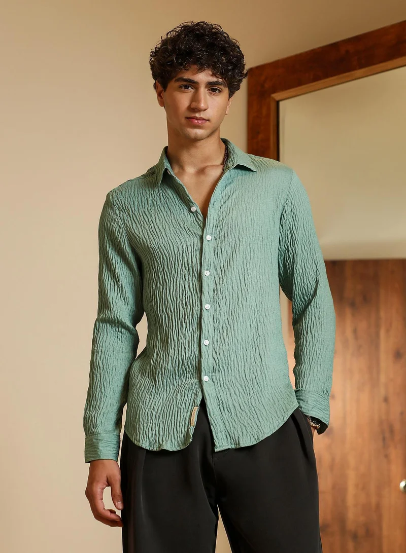 كامبوس سوترا Campus Sutra Men Solid Creased-Tactile Shirt | Spread Collar Long Cuffed Sleeves | Button Closure Curved Hem | Solid Creased | Woven Fabric For Casual & Daily Wear | Aqua Green