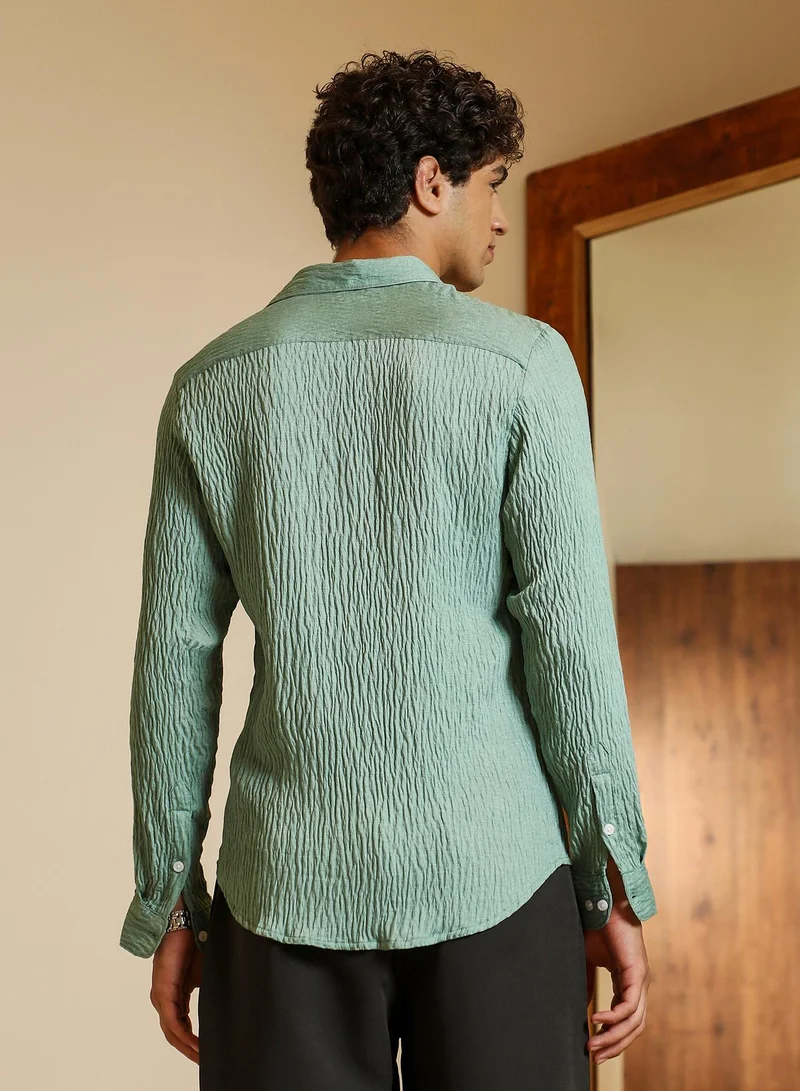 Campus Sutra Campus Sutra Men Solid Creased-Tactile Shirt | Spread Collar Long Cuffed Sleeves | Button Closure Curved Hem | Solid Creased | Woven Fabric For Casual & Daily Wear | Aqua Green