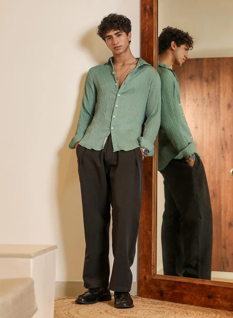 Campus Sutra Campus Sutra Men Solid Creased-Tactile Shirt | Spread Collar Long Cuffed Sleeves | Button Closure Curved Hem | Solid Creased | Woven Fabric For Casual & Daily Wear | Aqua Green