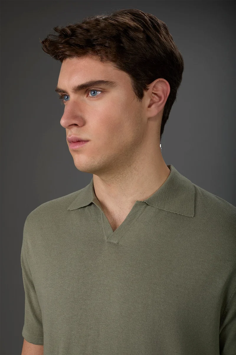 Doppelganger Green Men's 100% cotton crepe short-sleeved knitted polo shirt with derby collar - Sage Green for Men | Best Price UAE