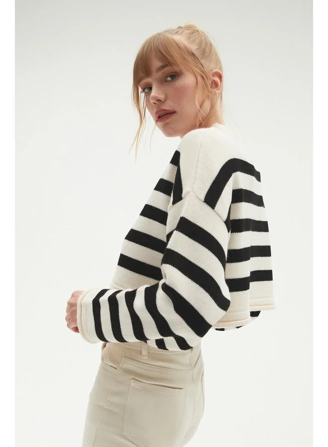 JUNE June Striped Crop Sweater Black - White