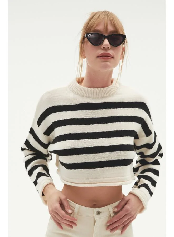 JUNE June Striped Crop Sweater Black - White