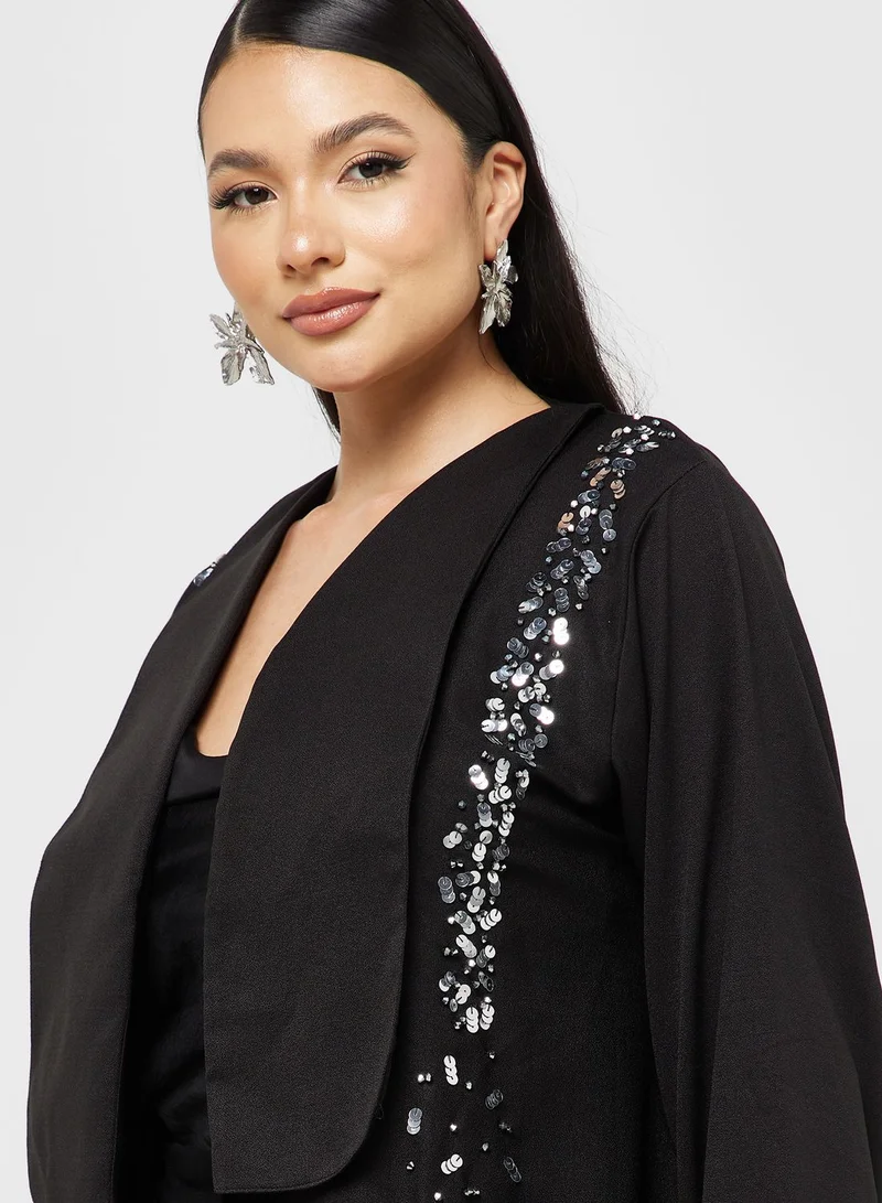 خزانة عباية مزينة بترتر
