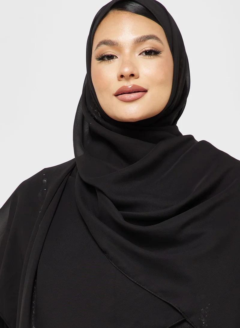 خزانة عباية مزينة بترتر