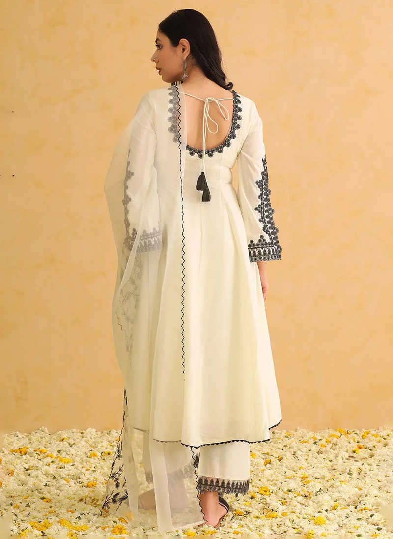 ZERESOUQ White Silk Blend Solid Embroidered Anarkali Set