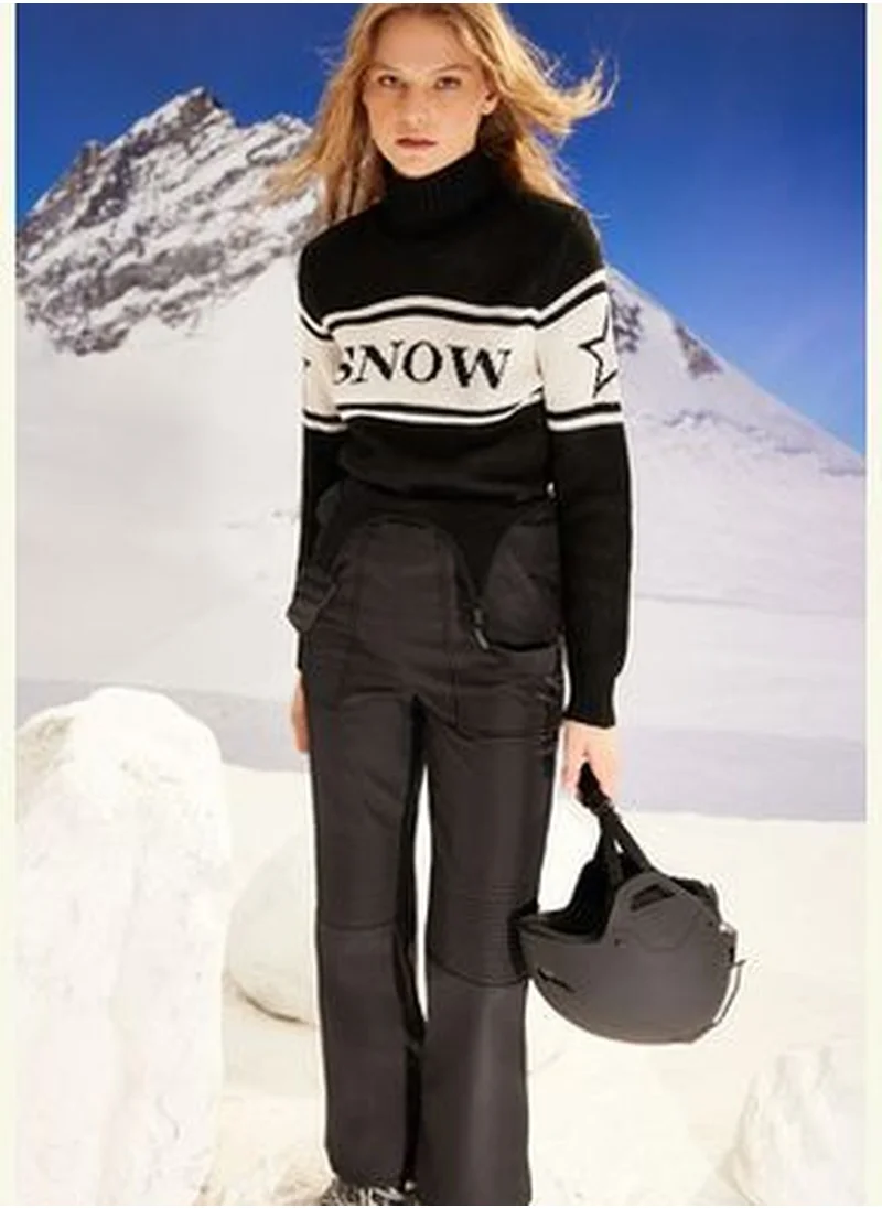 ترينديول سترة تريكو منقوشة باللون الأسود من Winter Essentials TWOAW24KZ01178