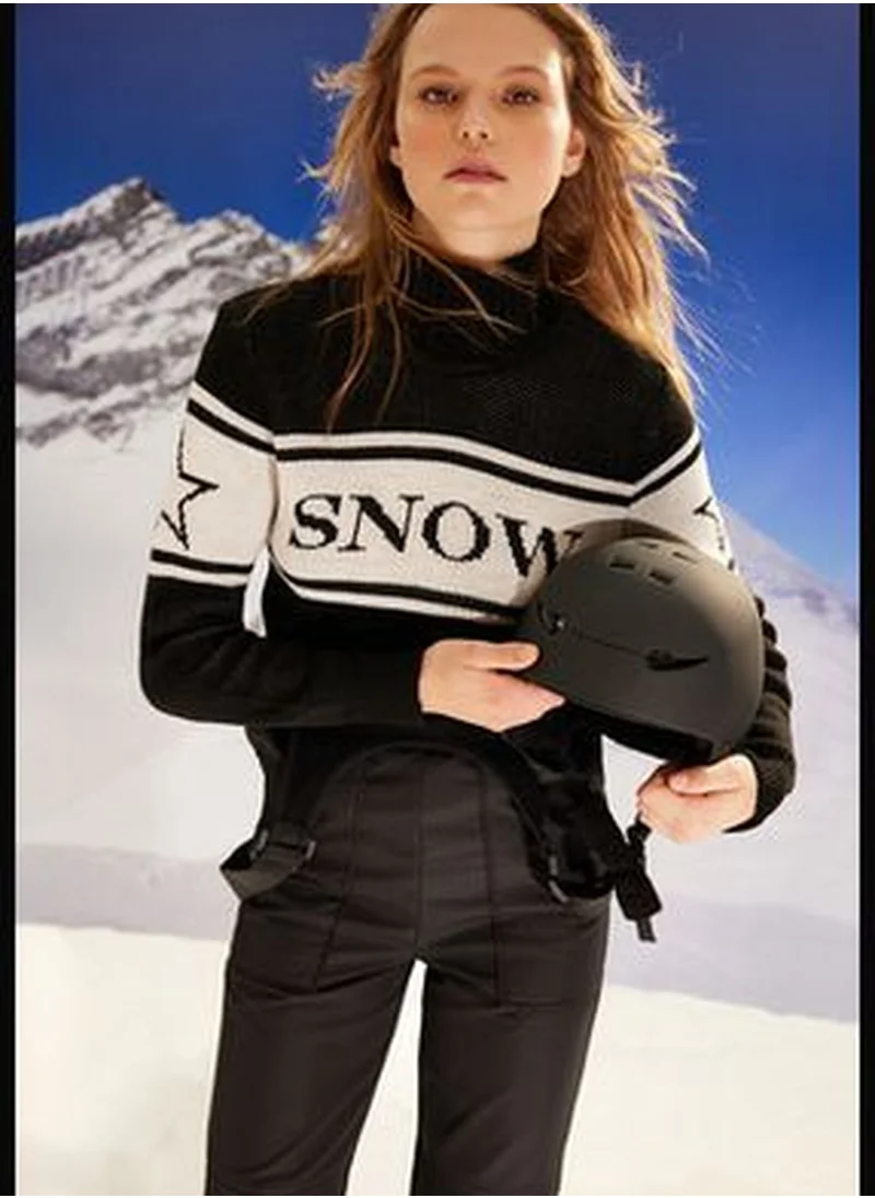 ترينديول سترة تريكو منقوشة باللون الأسود من Winter Essentials TWOAW24KZ01178